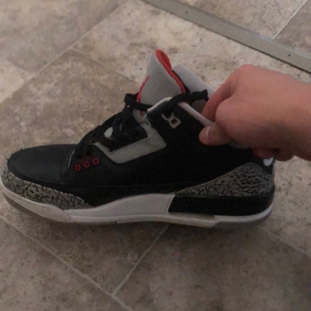 Brand new Jordan 3s for the low lmk asap